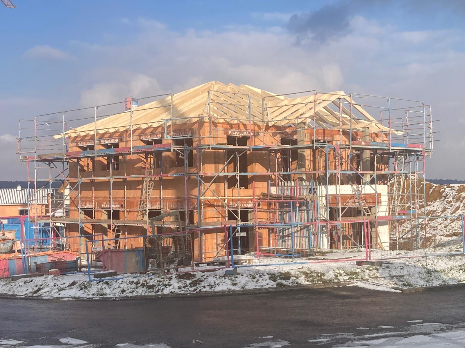 Dachstuhl Neubau im Winter